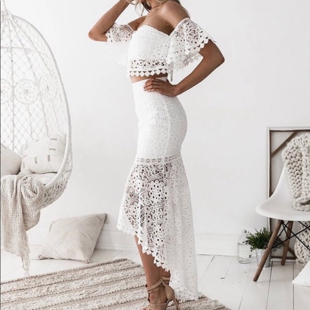 White Lace Trumpet Skirt Set